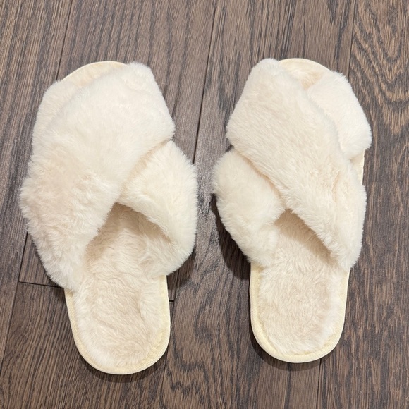 Shoes - Women’s White Faux Fur Cross Band Slippers, Size 9.5 - 10